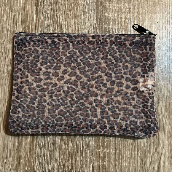 NWOT … Leopard Print Makeup / Cosmetic Bag - Picture 2 of 3